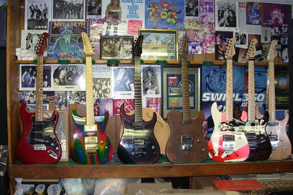 Performance Guitar - Store 001