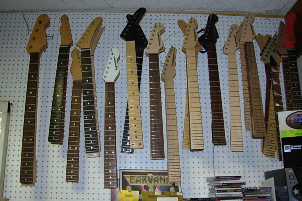 Performance Guitar - Store 003